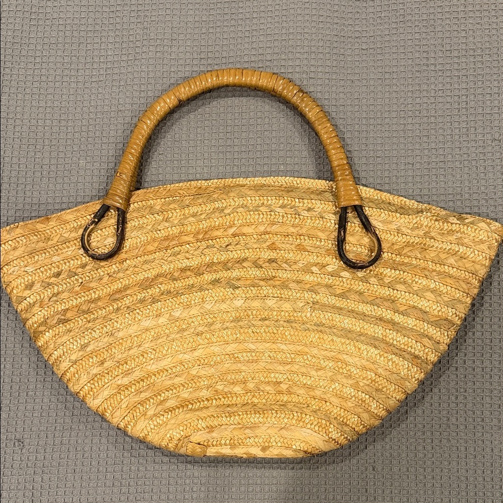 Elegant Tan Woven Handbag